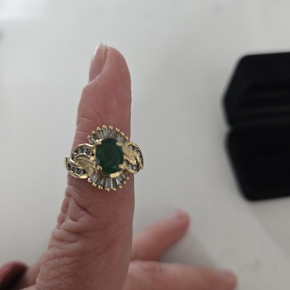 14k Emerald and Diamond Ring - Picture 6 of 6